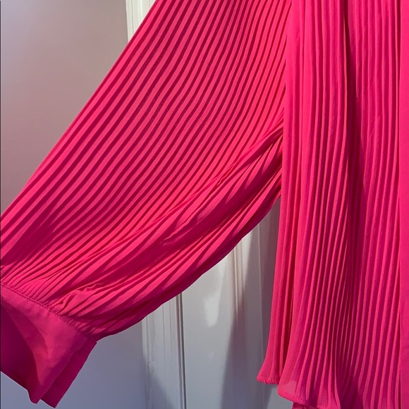 Pleated blouse with collar and neck tie, like new - Picture 4 of 6